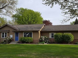 894 E 8th St, Holland, MI 49423