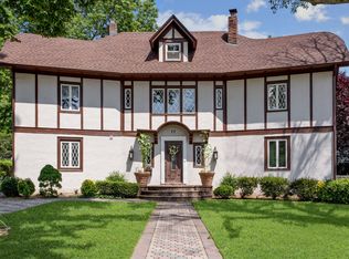 77 Magnolia Ave, Garden City, NY 11530