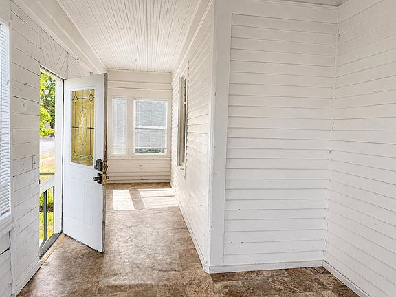 2nd image of 1011 E Augusta Ave