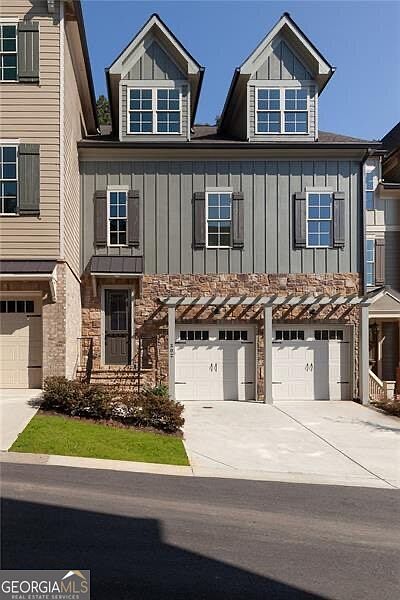 1st image of 302 Trecastle Ln
