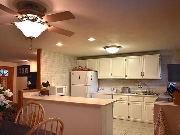 3rd image of 4447 Hannaford St