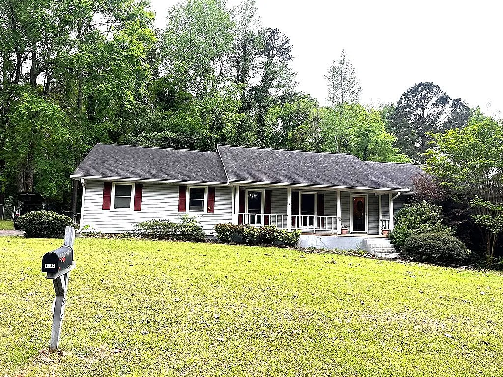 1137 Clairmont Pl photo 1