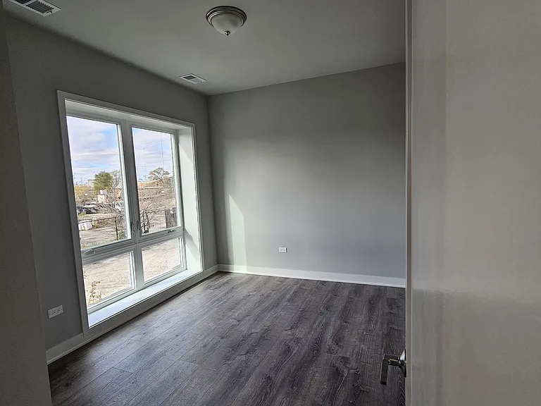3176 S Archer Ave #206 — Photo 2