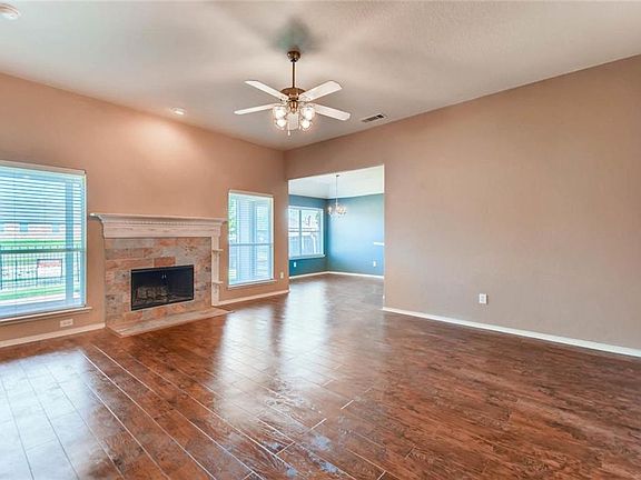 2nd image of 337 Vista Way Dr