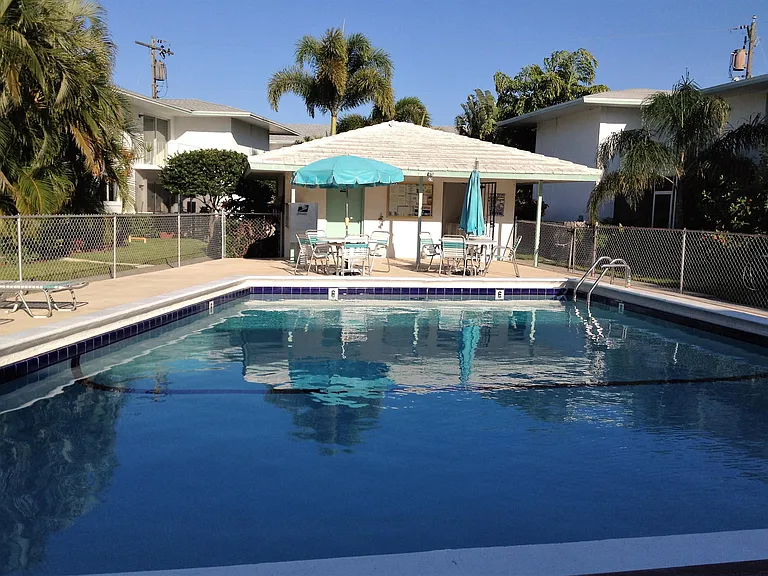 510 Prosperity Farms Rd #4B — Photo 3