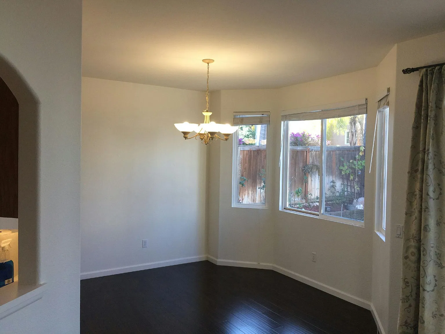 3 bed, 2.5 bath, 1560 sqft, $4,100 — Photo 2