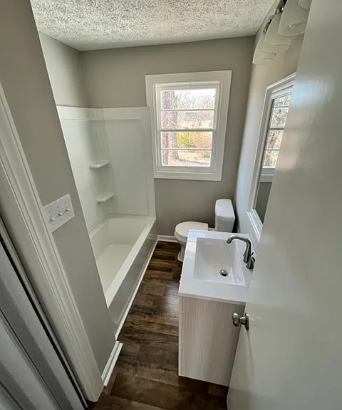 1701 Catherine Dr — Photo 2