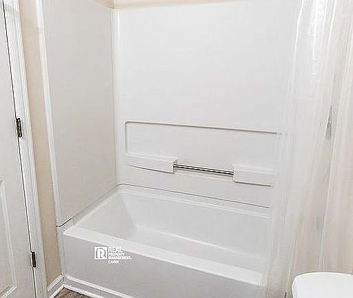 Hallway full bath