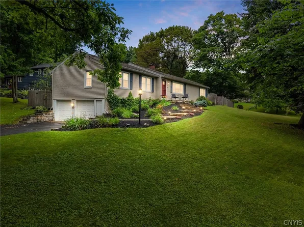 10 Bishop Dr, Fayetteville, NY 13066