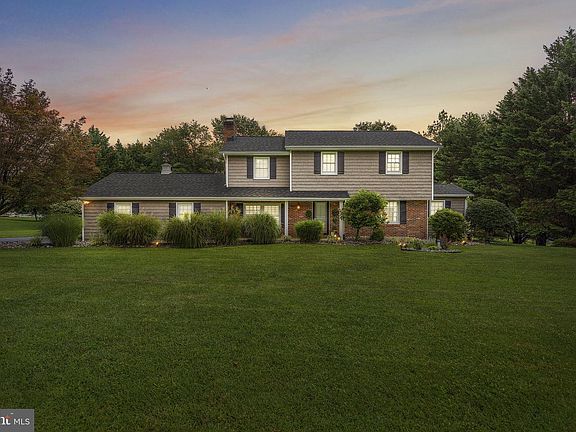 2nd image of 1405 Gunston Rd