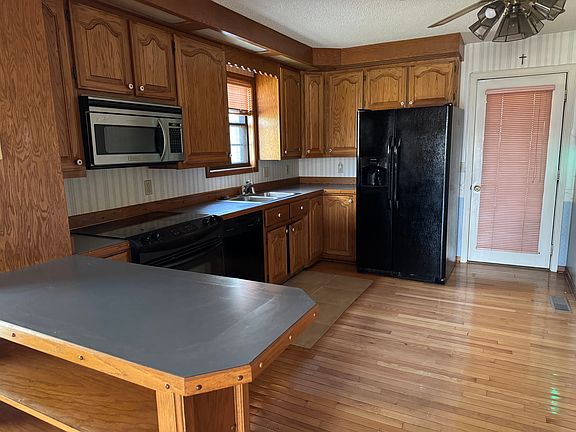 5th image of 1600 Doran Rd APT A