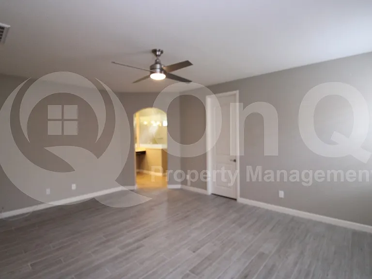 7562 W Tierra Buena Ln — Photo 8