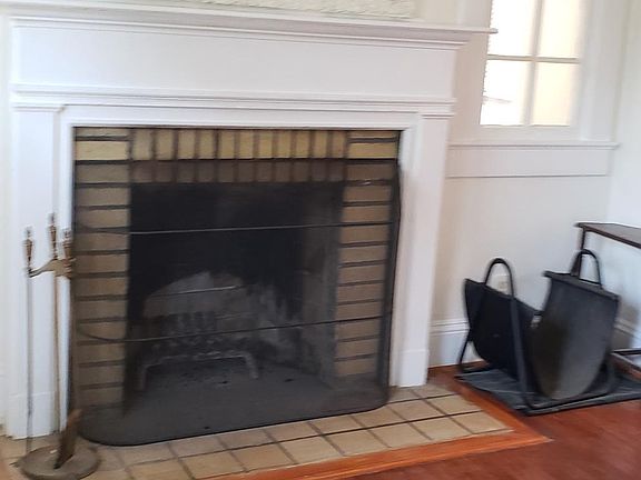 livingroom fireplace