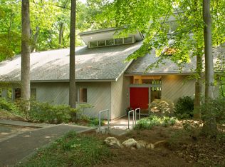 28 Kemp Rd E, Greensboro, NC 27410