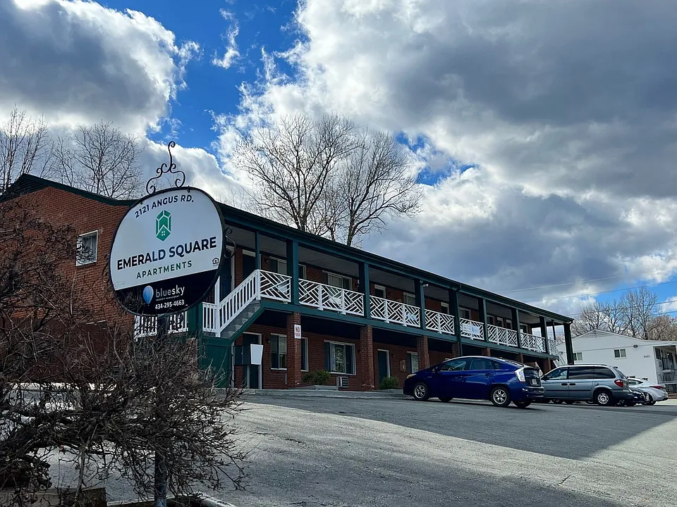 2121 Angus Rd