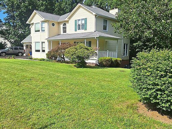 3rd image of 100 Winns Cir