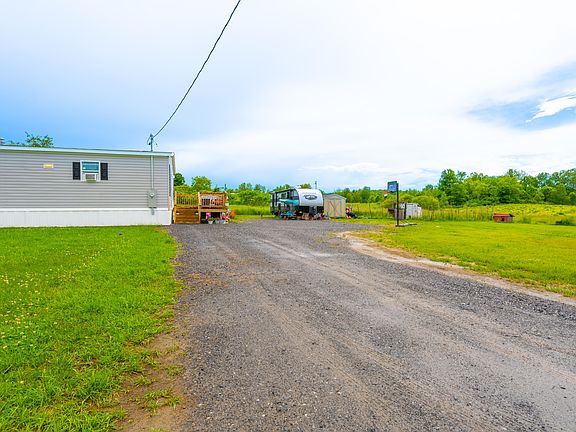 3rd image of 7 Edward Court