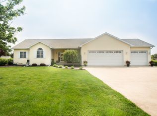 691 Pheasant Run, Dixon, IL 61021