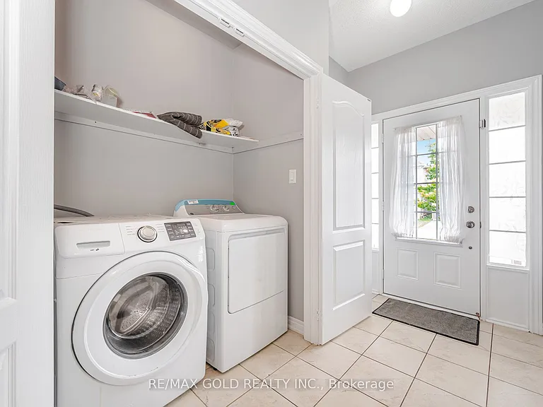 67 Yardley Cres — Photo 39