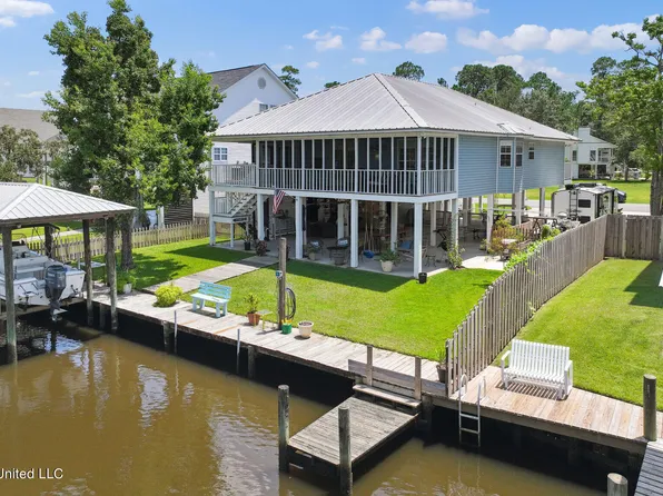 222 Hackberry Dr, Pass Christian, MS 39571