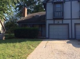 8911 W 77th St, Overland Park, KS 66204