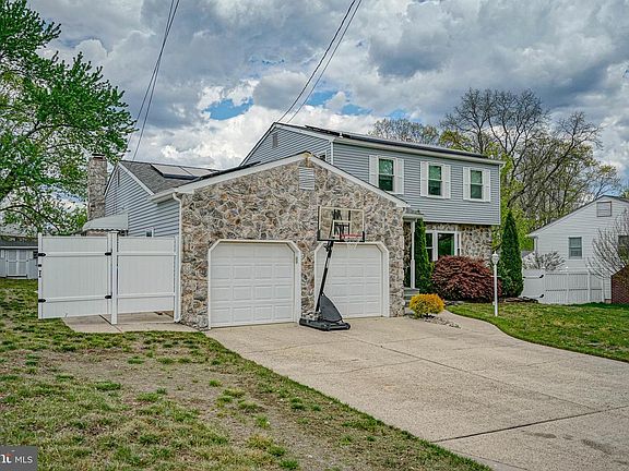 3rd image of 551 Greenwood Dr