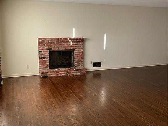 3rd image of 8401 Broadmoor St
