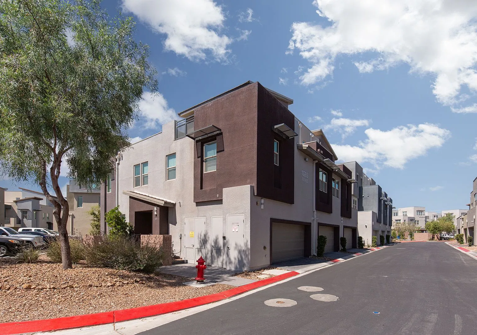 Fully furnished luxury townhome in Affinity/Summerlin — Photo 2