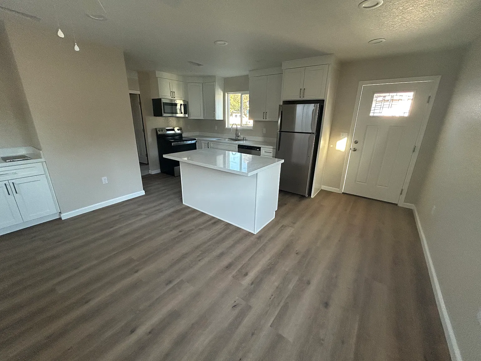 2 bed, 712 sqft, $2,150 — Photo 1