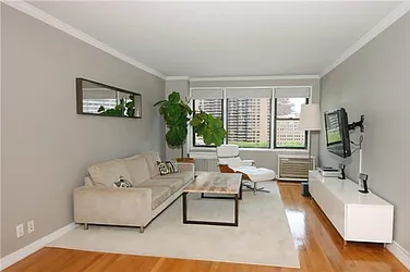 Rented by R New York