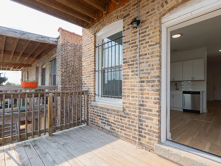 2331 W Superior St #2R — Photo 17
