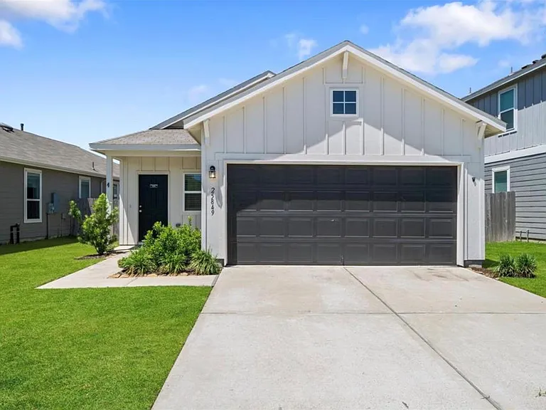 25849 Hedgerow Dr — Photo 1