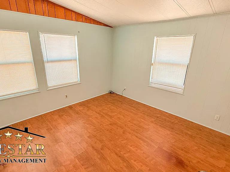 223 McCord Ave — Photo 15