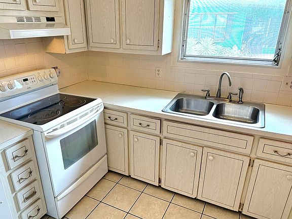 4th image of 4300 E Bay Dr Suite 106