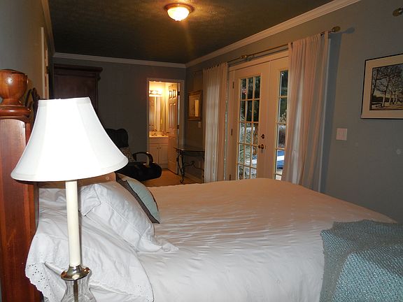 2nd image of 134 Lake Harbor Dr