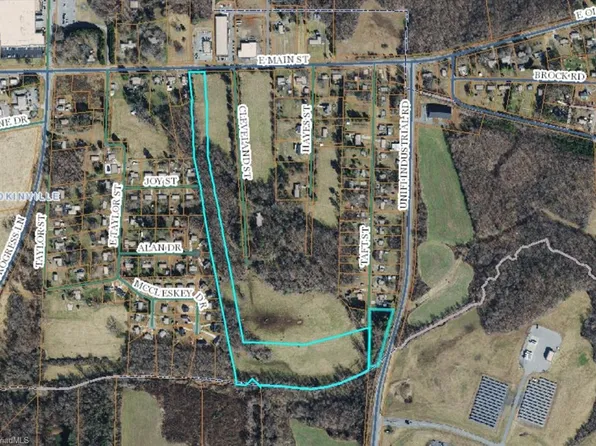 1 Taft St, Yadkinville, NC 27055