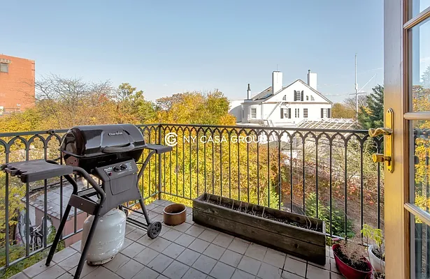 Sold by NY Casa Group | media 10