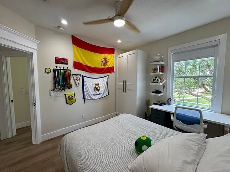 537 Campus St — Photo 21