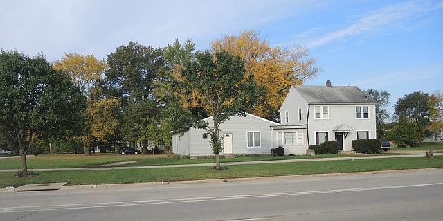 2nd image of 4011 S Main St