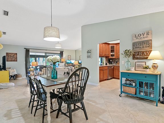 5th image of 126 Mayfair Lane