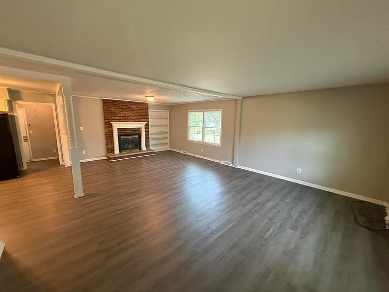 2266 Alexandria Dr — Photo 2