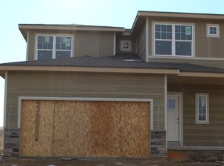 18105 Sage Cir, Omaha, NE 68136