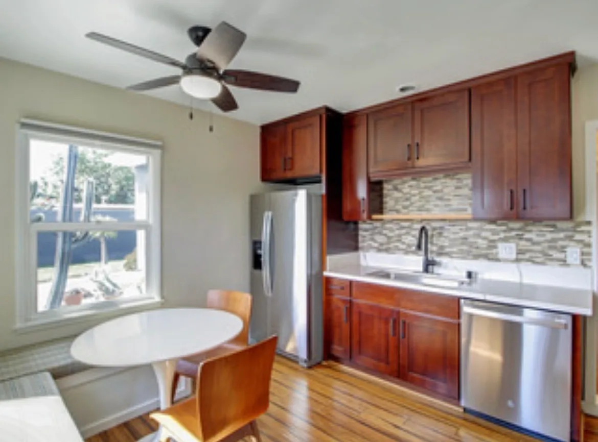 3 bed, 1123 sqft, $4,200 — Photo 3
