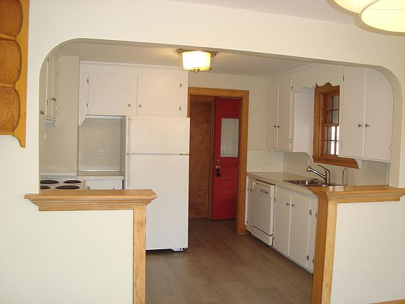 4th image of 13 Edison Ave