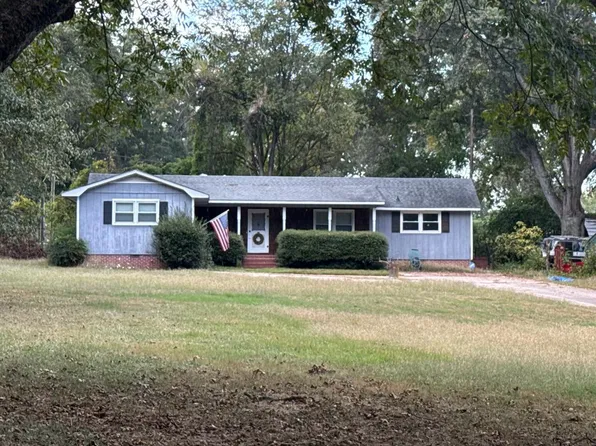 40 Tucker St, Royston, GA 30662