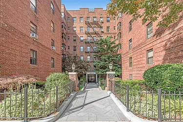 25-40 31st Avenue #4k In Astoria, Queens 