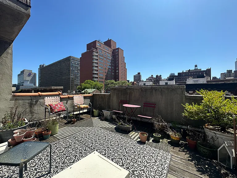 235 E 33rd St #9 — Photo 6