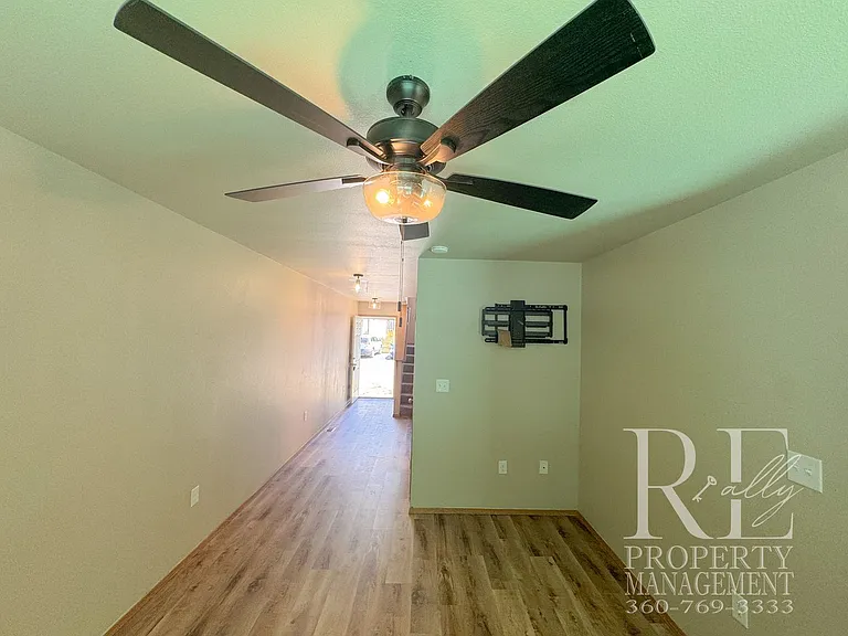 2090 NE Green Glen Ln — Photo 6