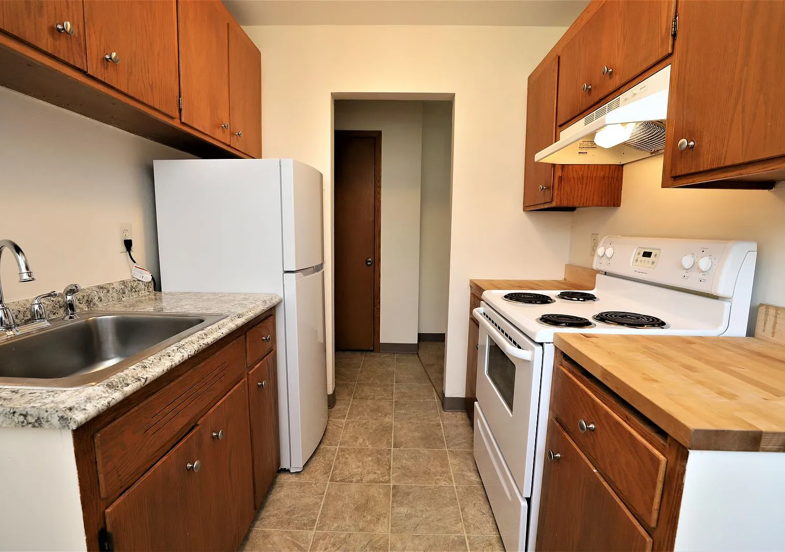 Akins/Oliver Apts - 7530 — Photo 4
