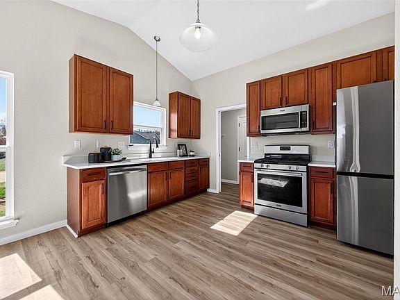 3rd image of 822 McLivaine Ct
